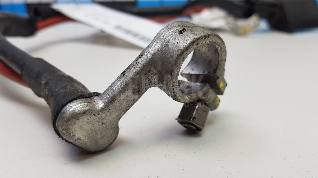 Клемма аккумулятора плюс