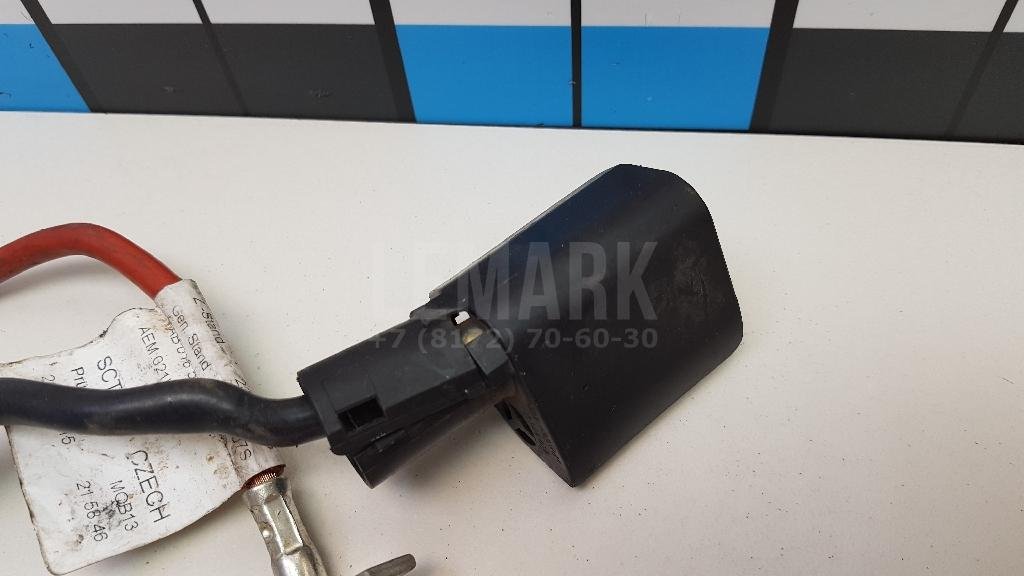 Клемма аккумулятора плюс