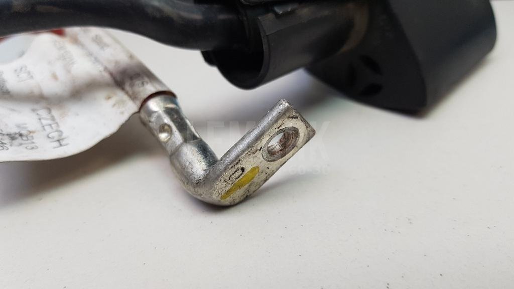 Клемма аккумулятора плюс