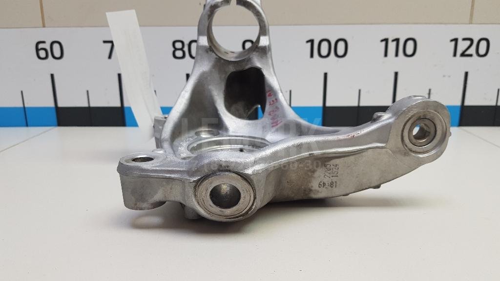 Кулак поворотный передний правый