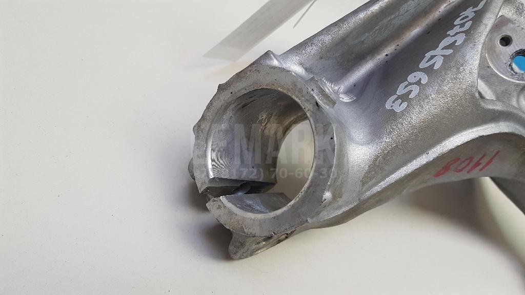 Кулак поворотный передний правый