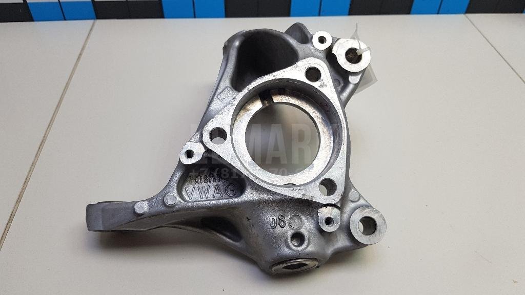 Кулак поворотный передний правый