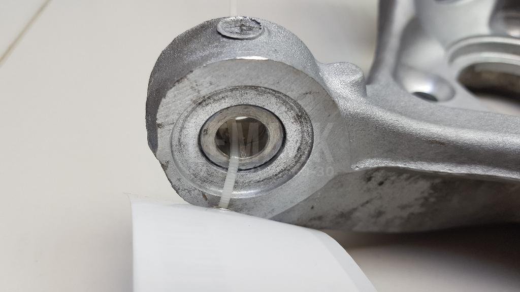 Кулак поворотный передний левый