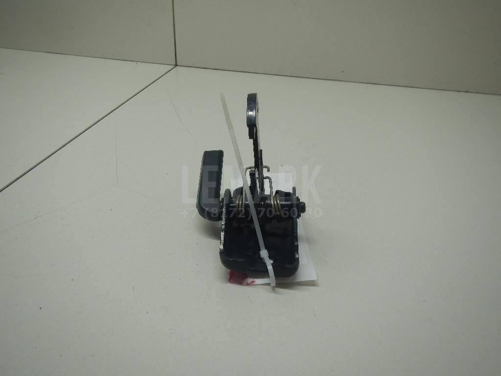 Крючок капота