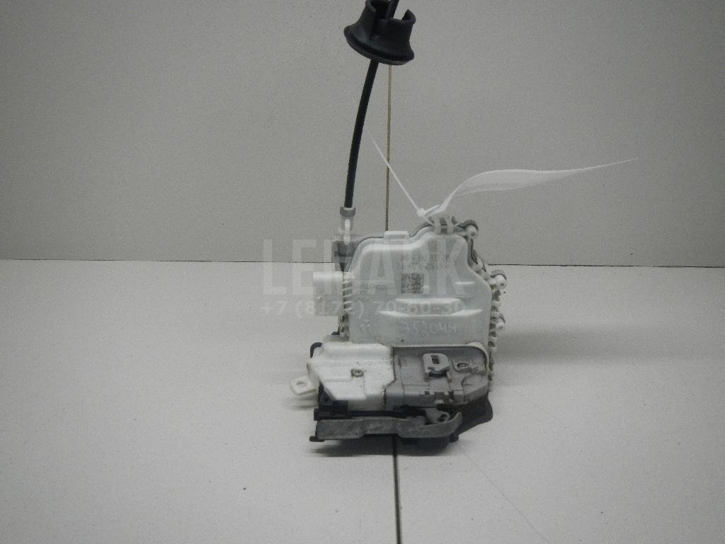 Замок двери передней левой