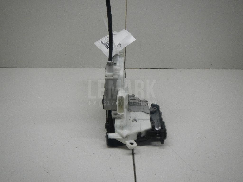 Замок двери передней левой