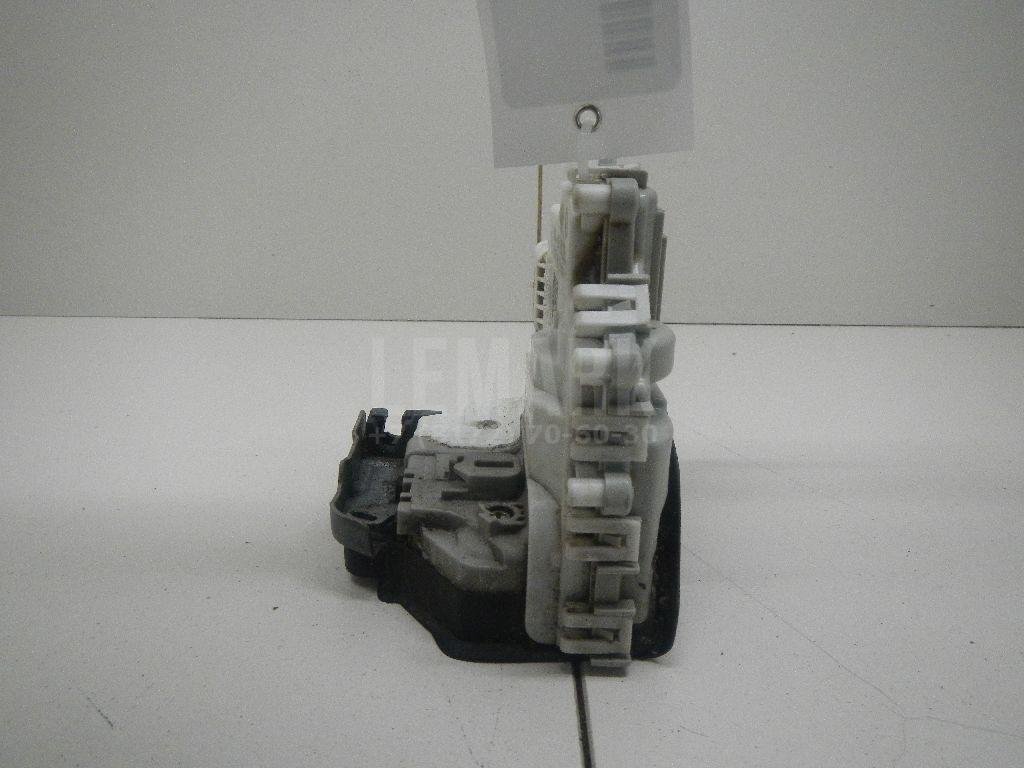 Замок двери передней левой