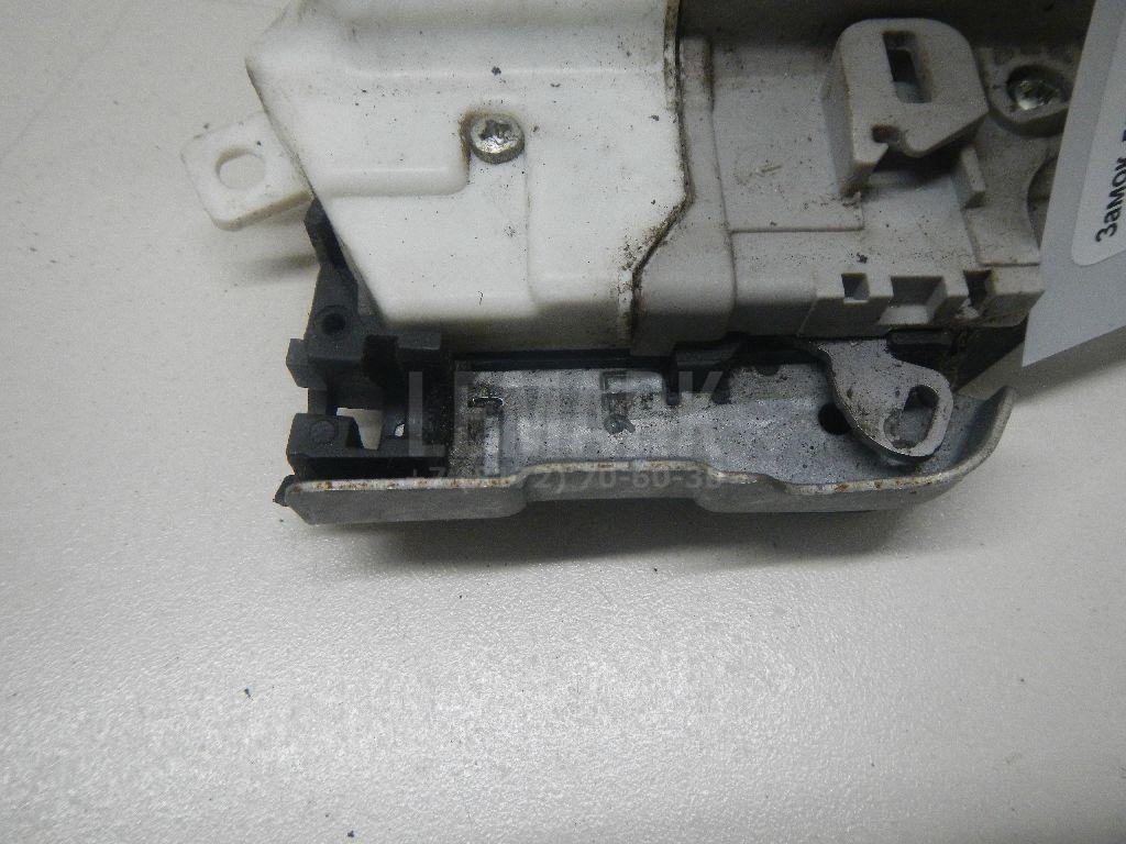 Замок двери передней левой