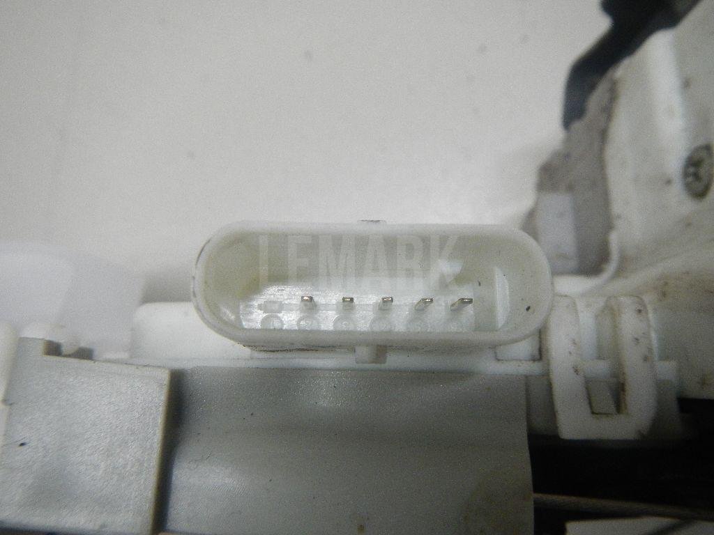 Замок двери передней левой