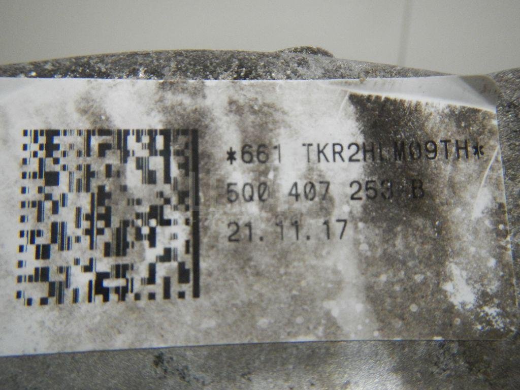 Кулак поворотный передний левый