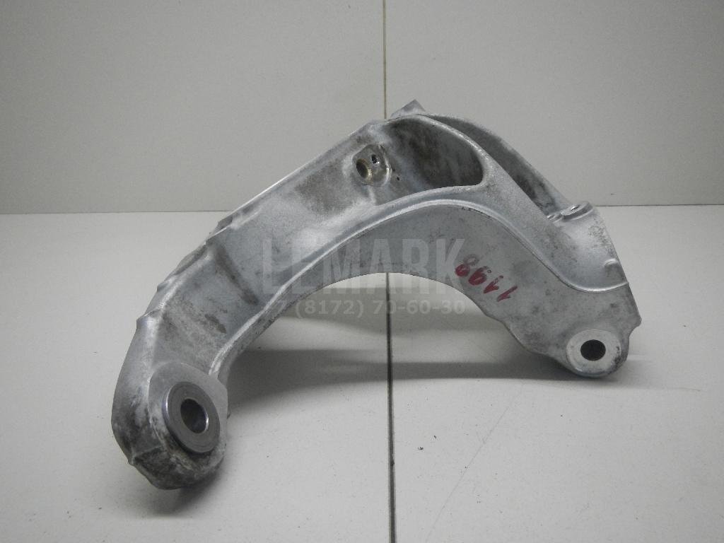 Кулак поворотный передний левый