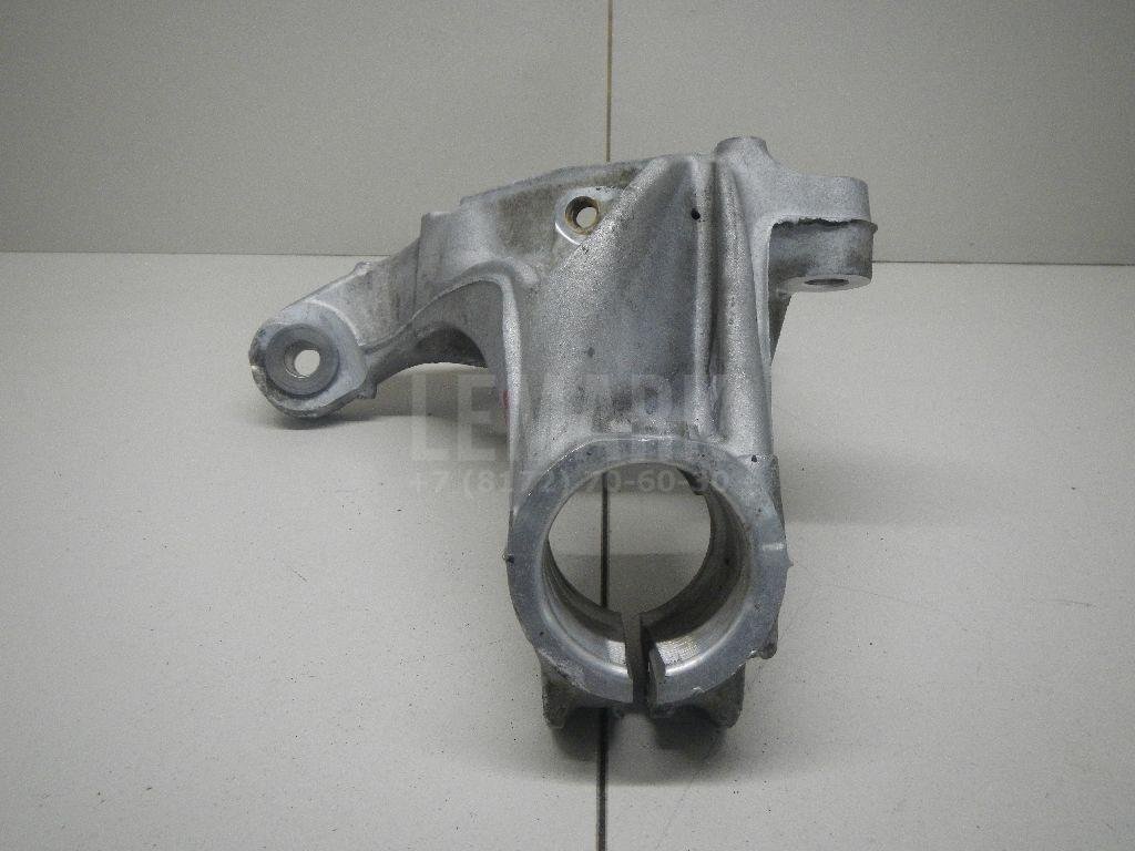 Кулак поворотный передний левый