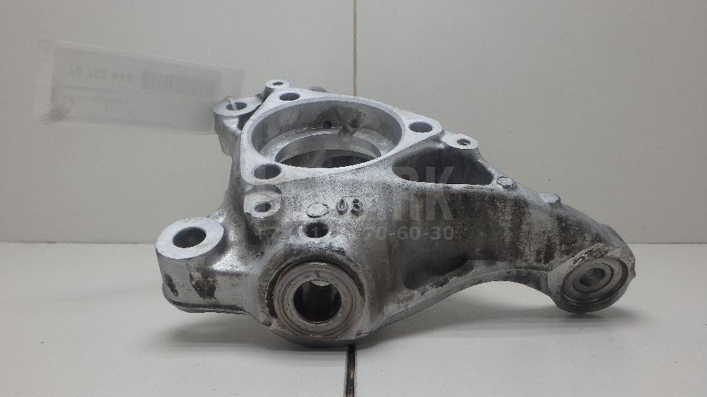 Кулак поворотный передний левый