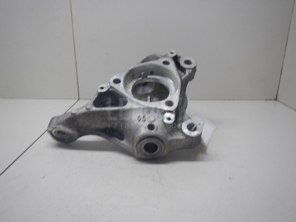 Кулак поворотный передний правый