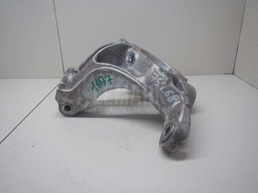 Кулак поворотный передний правый