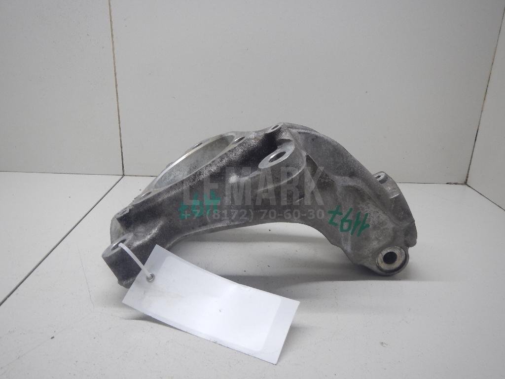 Кулак поворотный передний правый