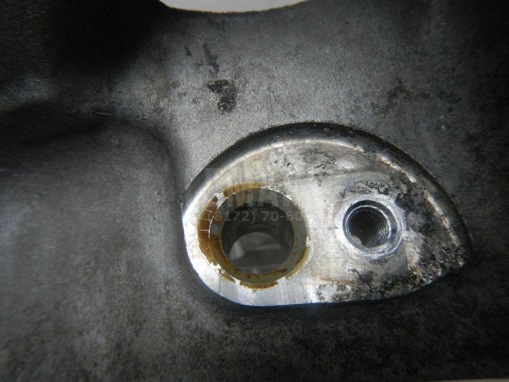 Кулак поворотный передний правый