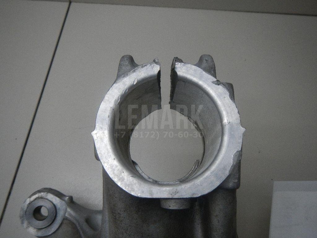 Кулак поворотный передний правый