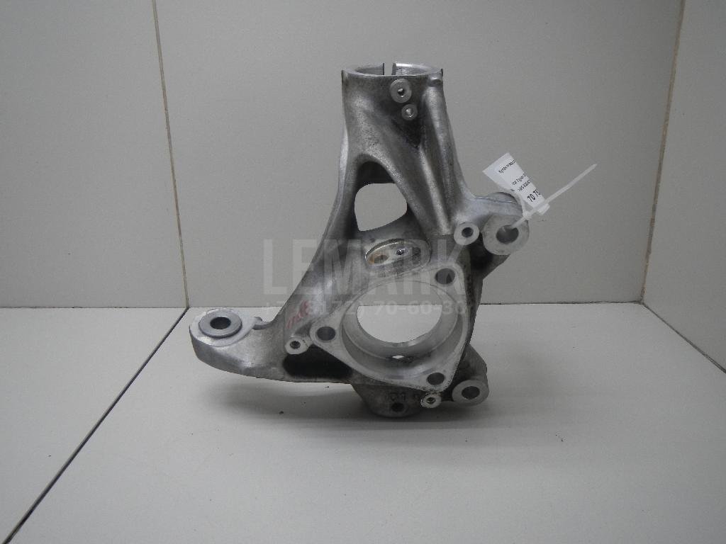 Кулак поворотный передний правый