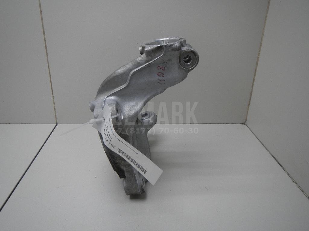 Кулак поворотный передний правый