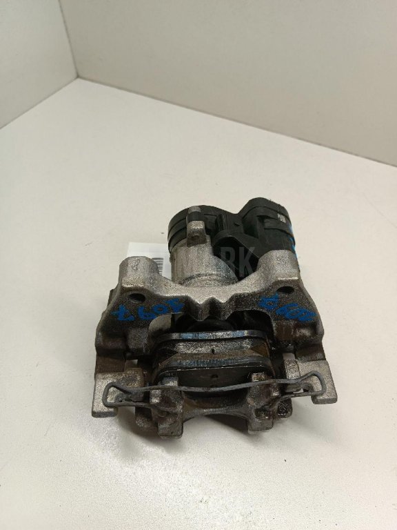 Скоба суппорта заднего