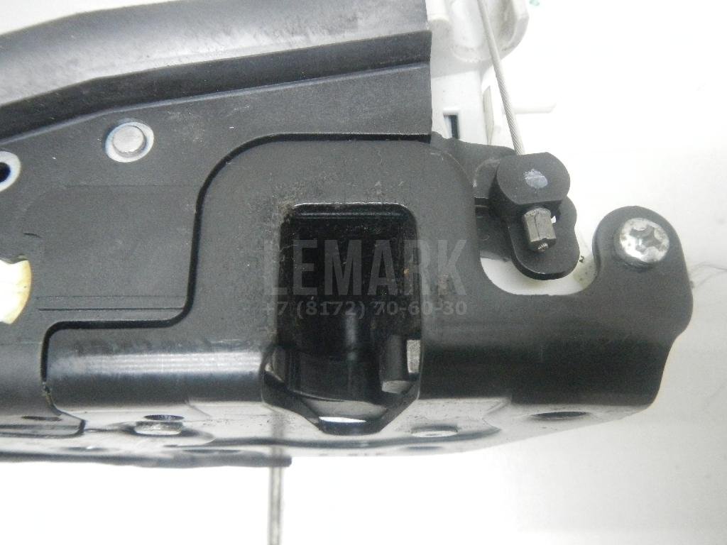 Замок двери передней левой