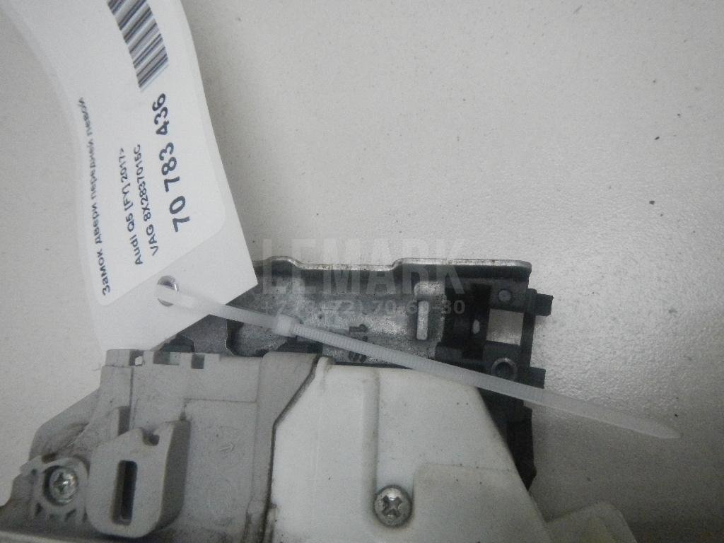 Замок двери передней левой