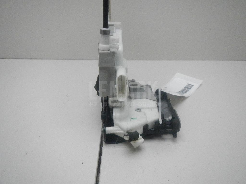 Замок двери передней левой