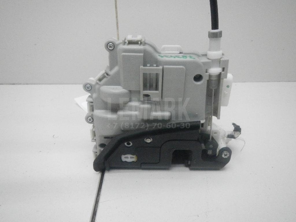 Замок двери передней левой