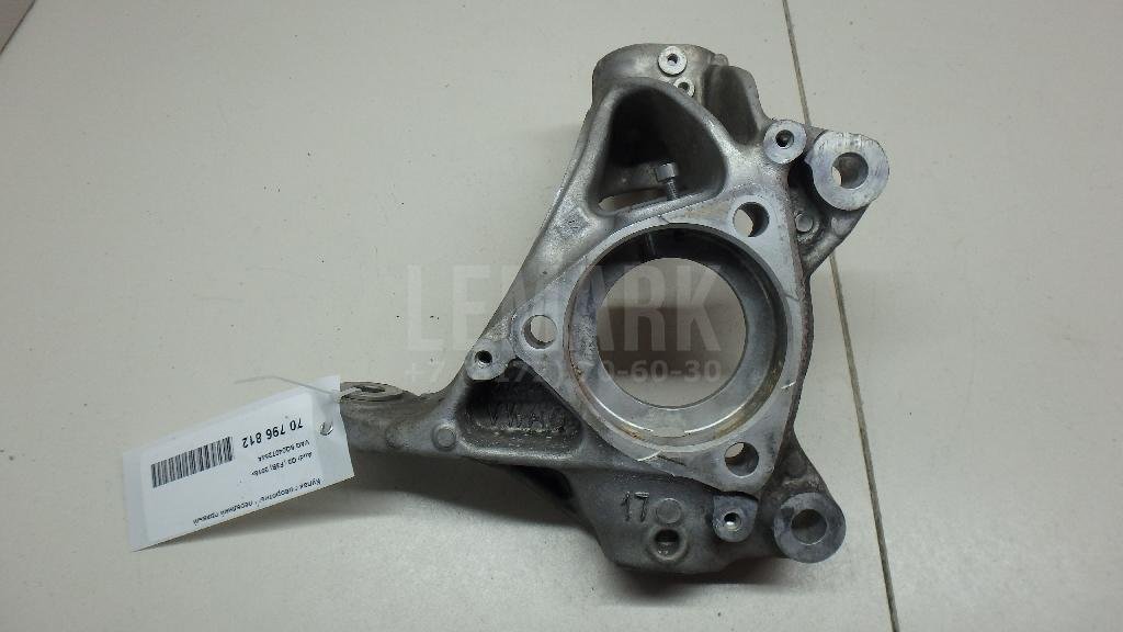 Кулак поворотный передний правый