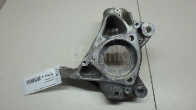 Кулак поворотный передний правый