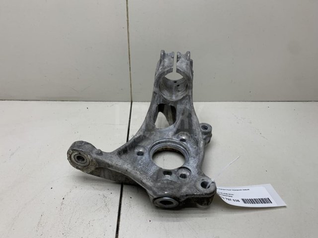 Кулак поворотный передний левый