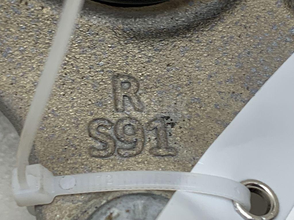 Опора шаровая правая передней подвески