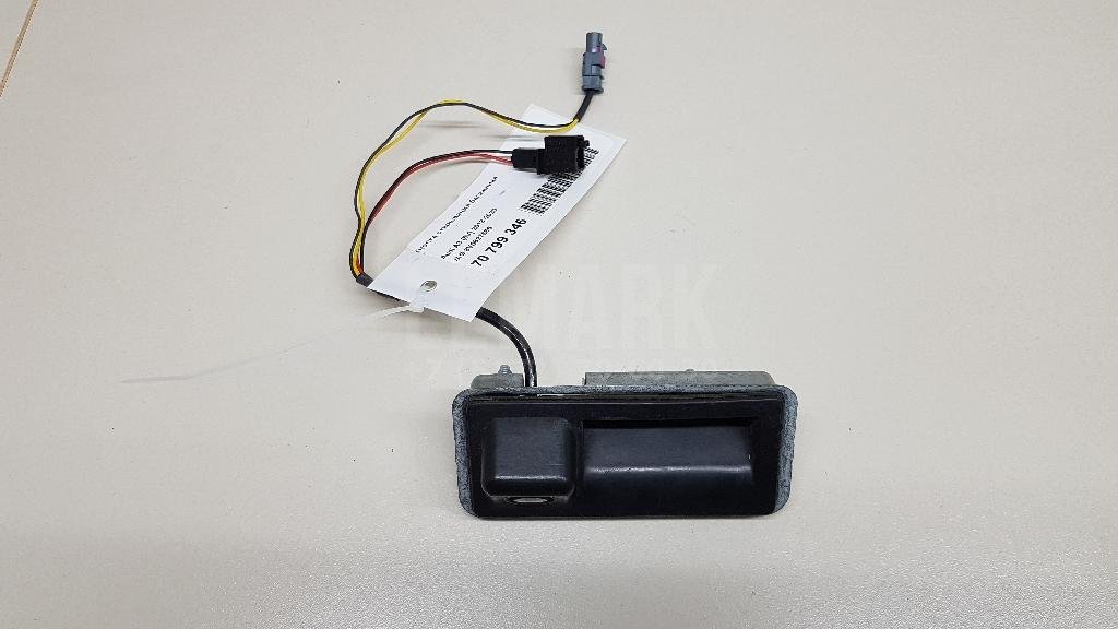 Кнопка открывания багажника