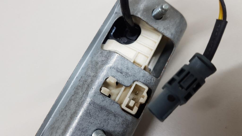 Кнопка открывания багажника