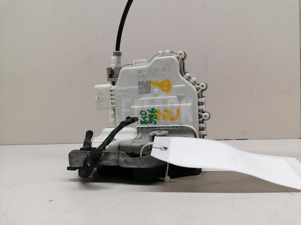 Замок двери передней левой