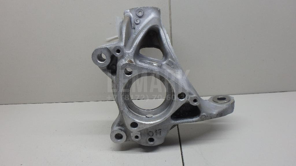 Кулак поворотный передний левый