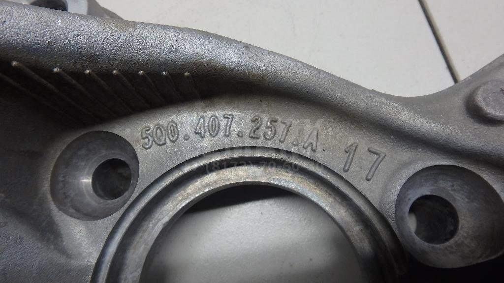 Кулак поворотный передний левый