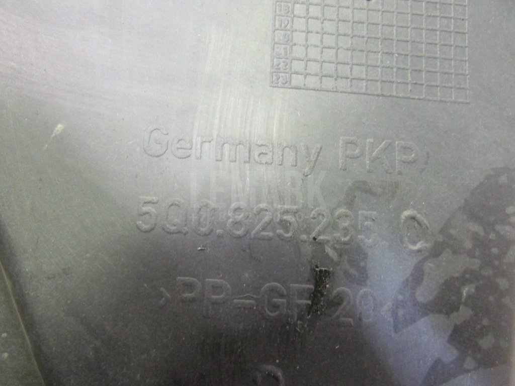 Пыльник двигателя центральный