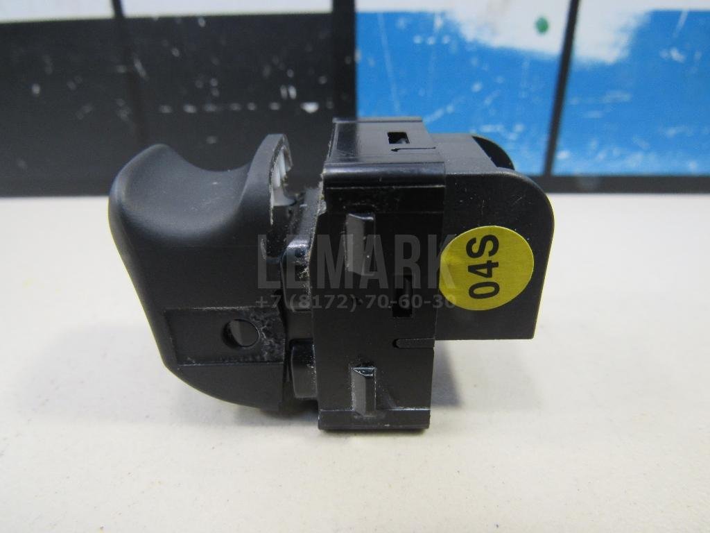 Кнопка открывания багажника