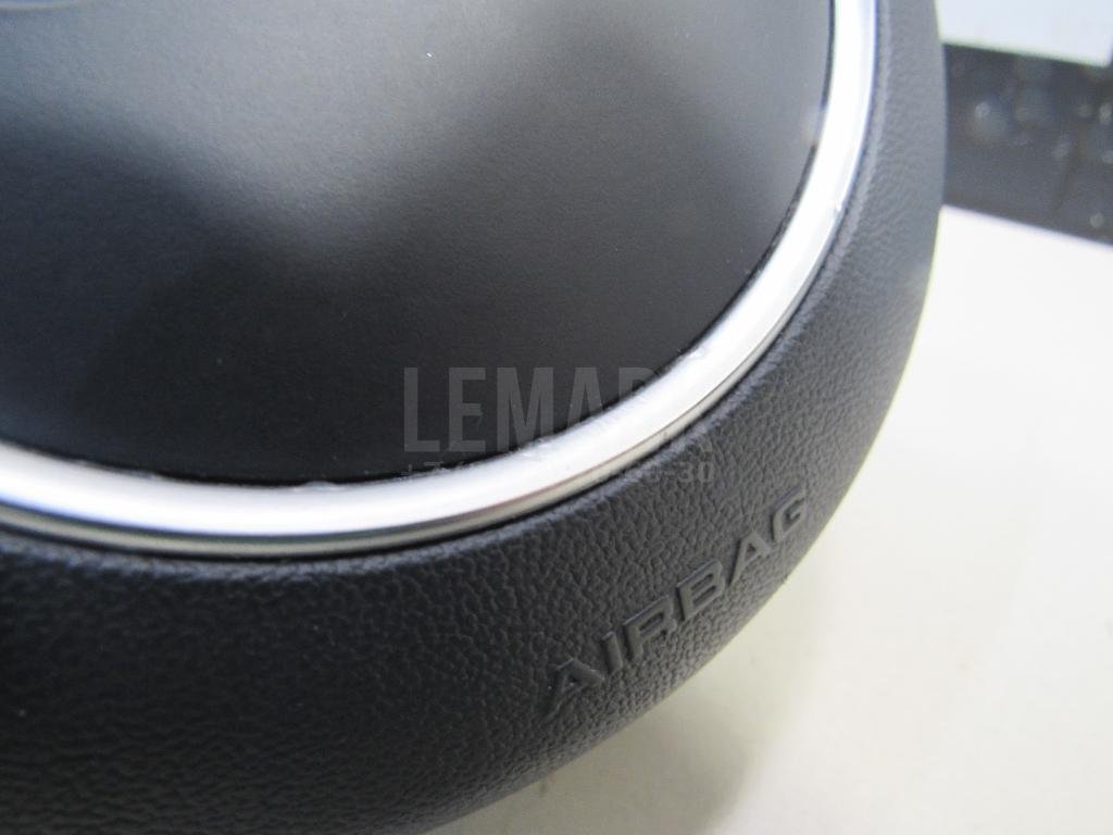 Подушка безопасности в рулевое колесо