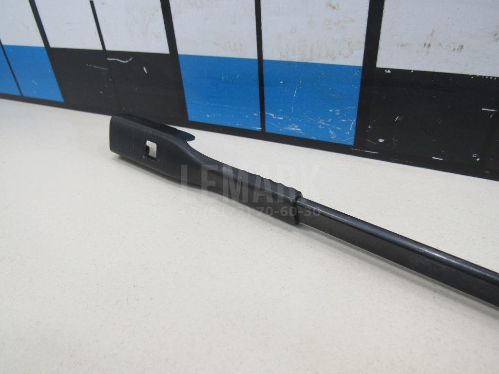 Поводок стеклоочистителя передний правый