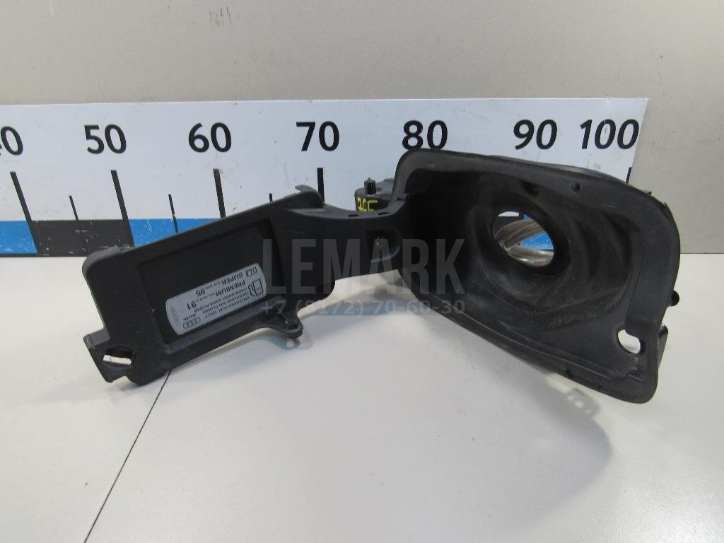 Ниша лючка бензобака