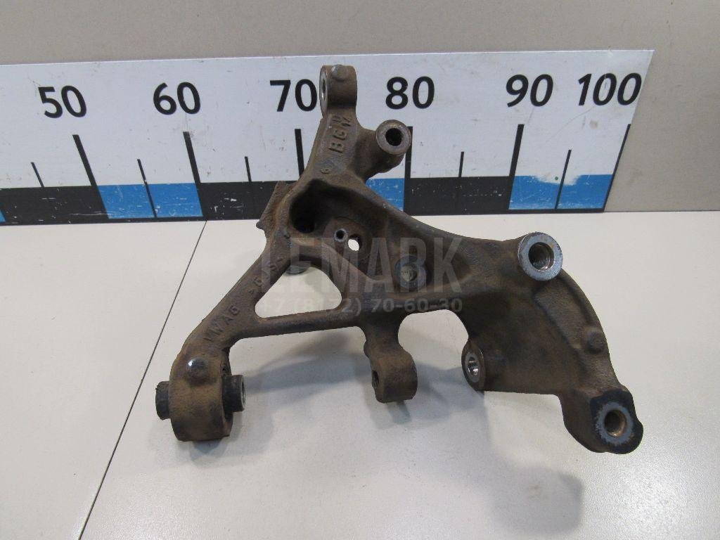 Кулак поворотный задний левый