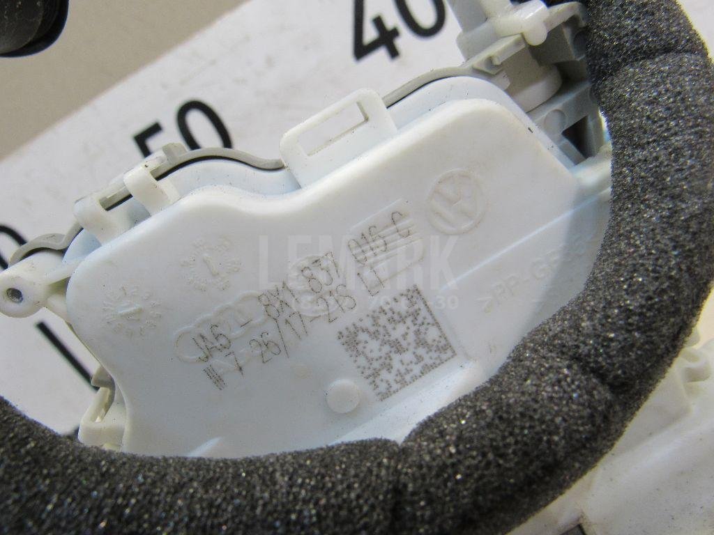 Замок двери передней правой