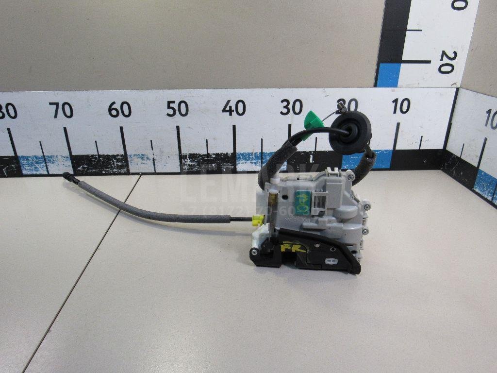 Замок двери передней правой