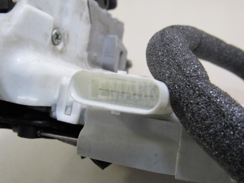 Замок двери передней правой