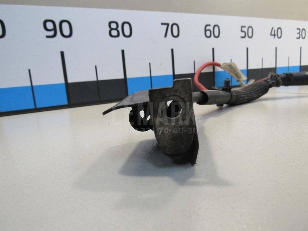 Клемма аккумулятора плюс