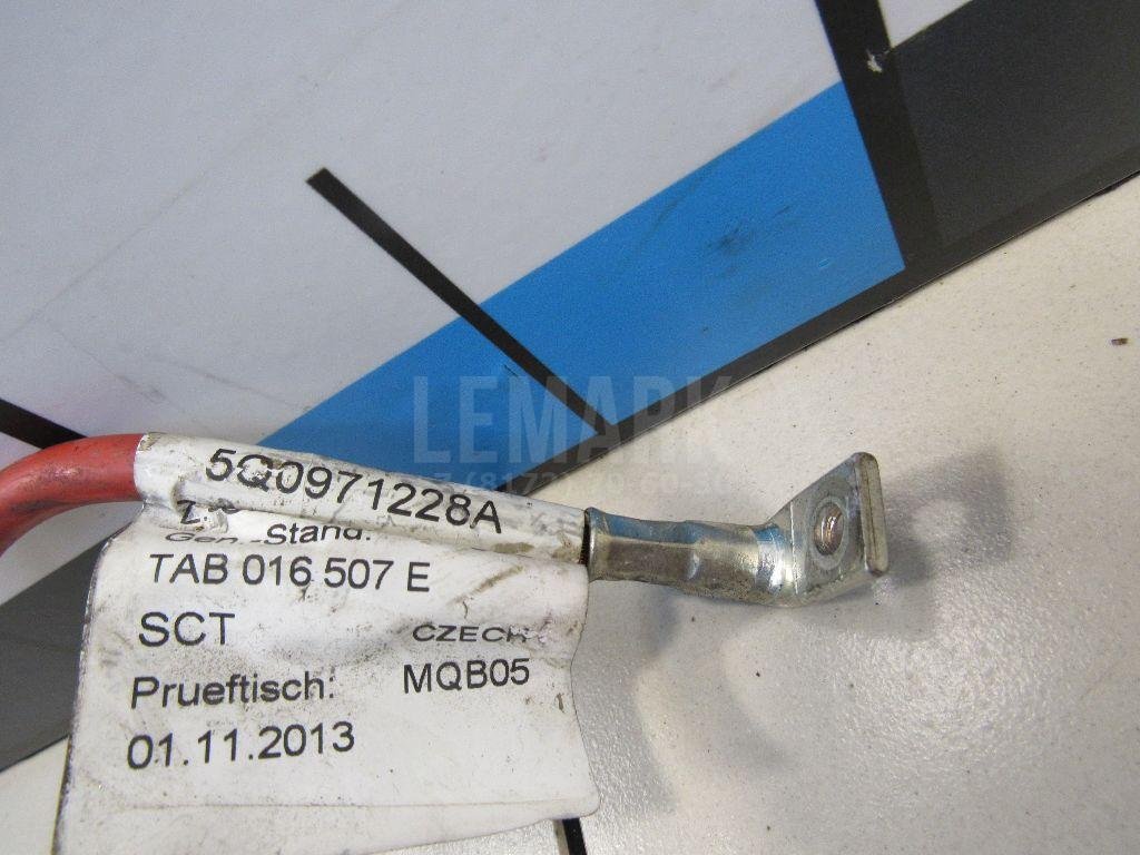 Клемма аккумулятора плюс