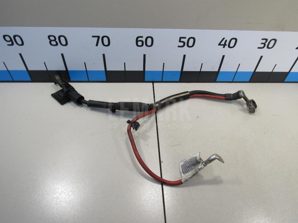 Клемма аккумулятора плюс